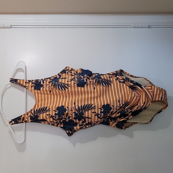 NWOT d & Co. Women's One Piece  Bathing Suite Size 14 - Picture 1 of 10